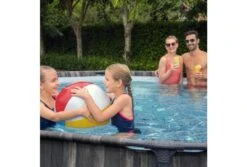 Bestway Steel Pro Max Wood Zwembad | Ø 427 X 107 Cm 10 Bestway Steel Pro Max Wood Zwembad | Ø 427 X 107 Cm -Bestway Winkel bestway steel pro max wood mensen